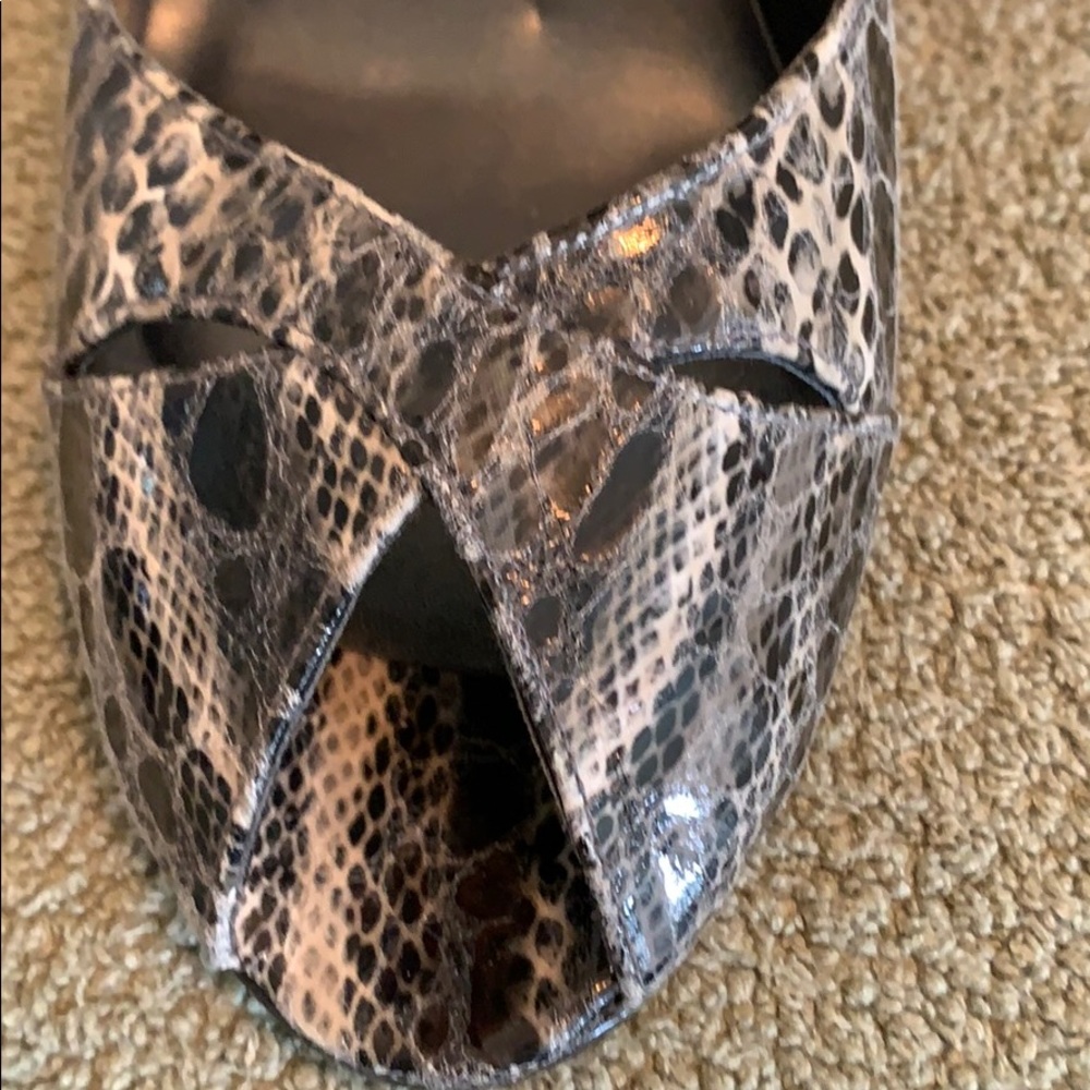 Grey Snake Print Stuart Weitzman Heel Size 11m - image 2
